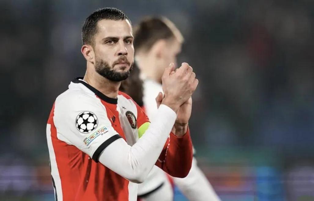 关于国际米兰迎荷甲关键赛；集结日造点机会；球迷炸锅；心理建设被强调的信息