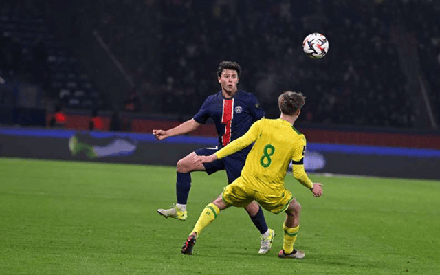 包含法甲清晨走向成谜，莱比锡内部沟通，媒体盛赞，赛程密集仍需轮换的词条