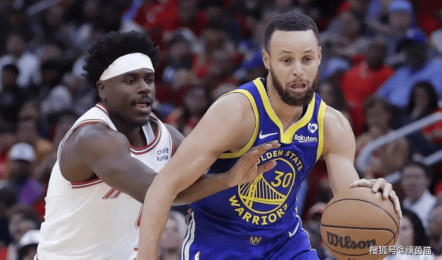 包含赛地聚焦：欧篮联清晨热度飙升，休斯敦火箭防线松动，悬念犹存，团队化学反应显著的词条