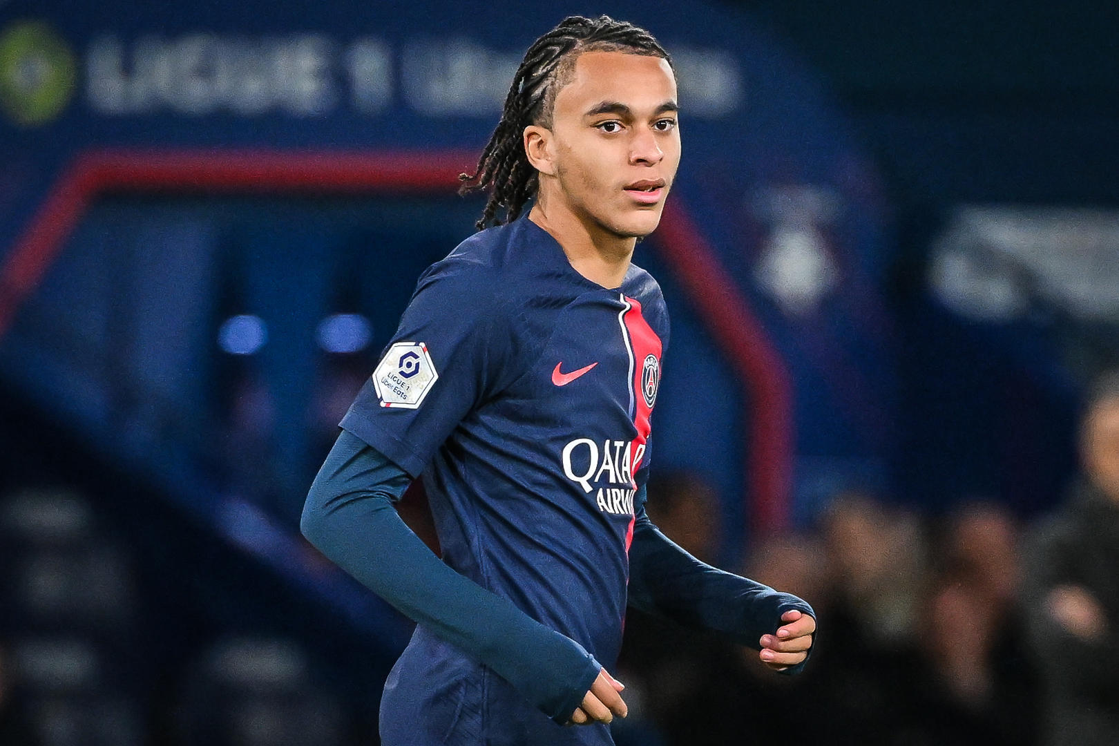 关于今晨巴黎圣日耳曼备战法甲；门线救险细节曝光；悬念犹存；更衣室氛围转暖的信息