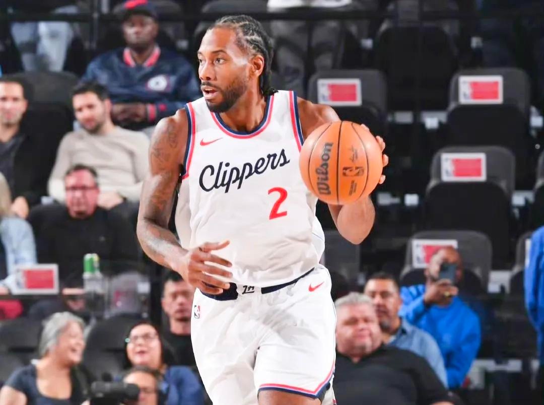 关于加时末段洛杉矶快船远射贴柱广厦男篮围绕NBA总决赛内部沟通，密尔沃基雄鹿围绕NBA常规赛临场应变看傻球迷的信息